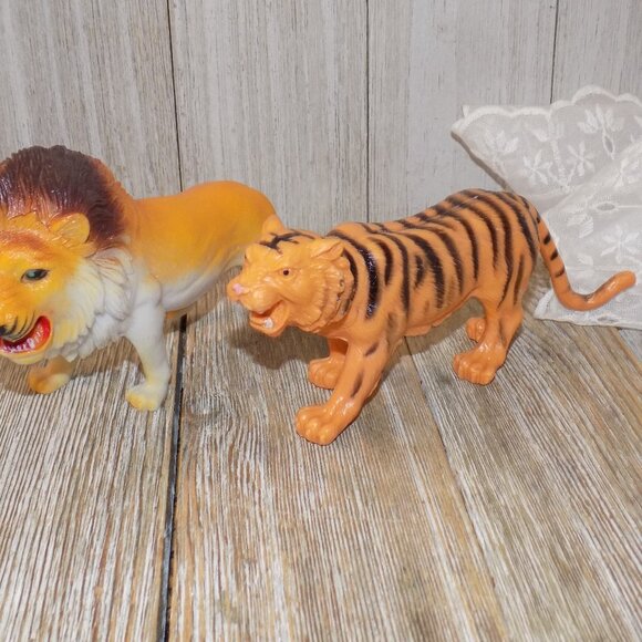 Lion and Tiger Plastic Toys, Preschooler Toys,  Cake Topper - Picture 1 of 9